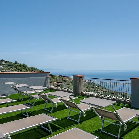 Hotel Montana SantʼAgata sui Due Golfi Екстериор снимка