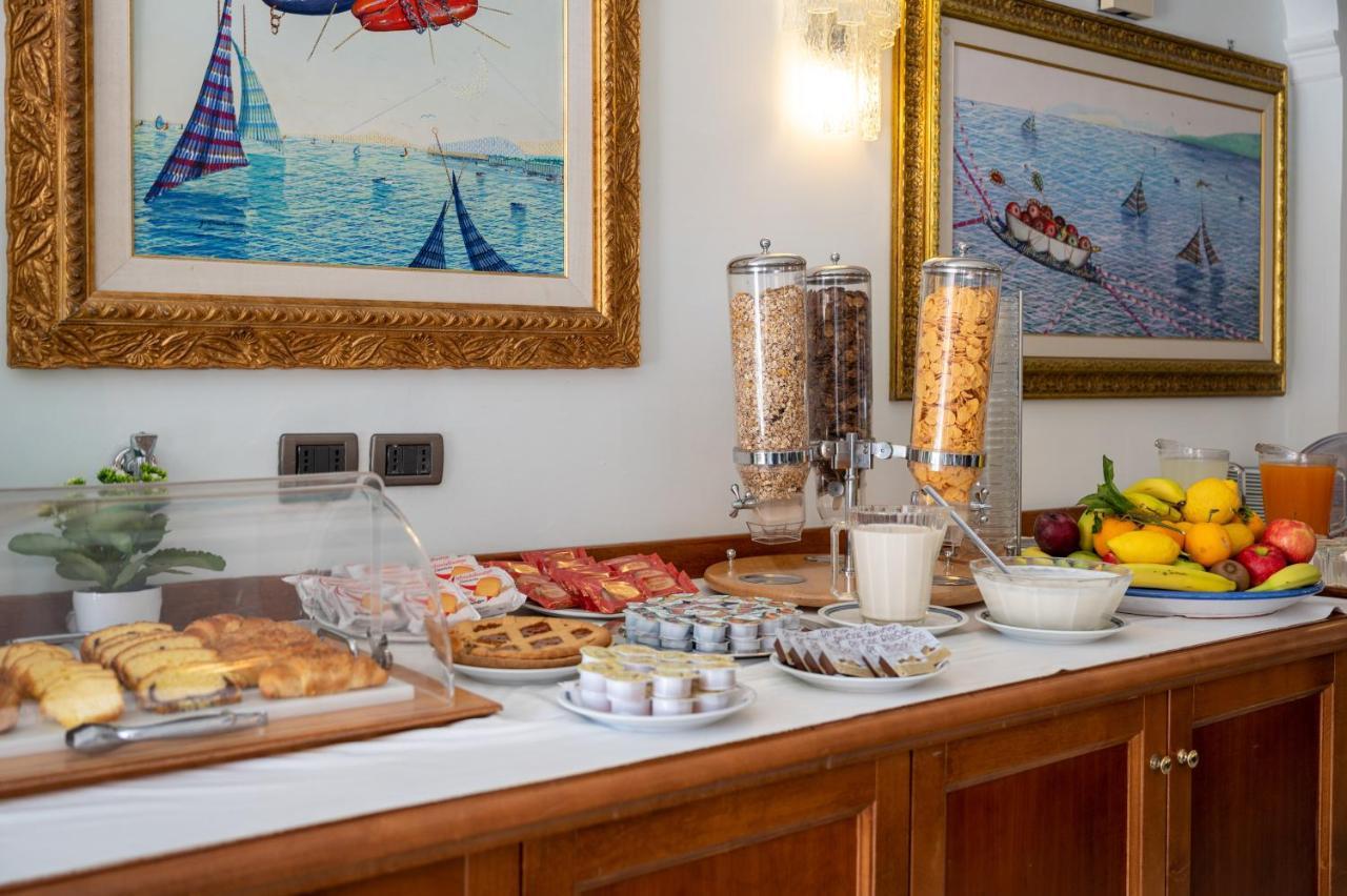 Hotel Montana SantʼAgata sui Due Golfi Екстериор снимка