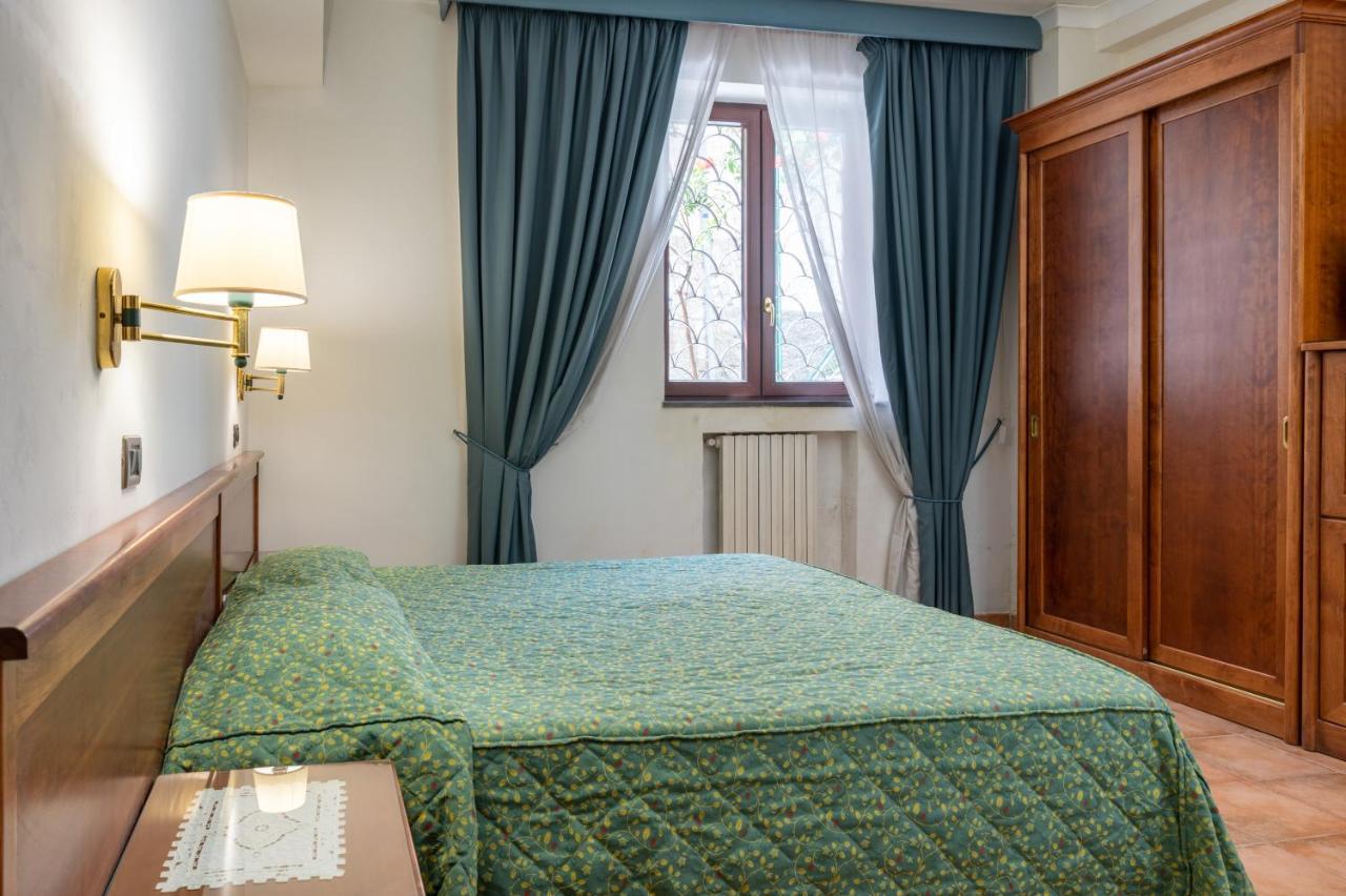 Hotel Montana SantʼAgata sui Due Golfi Екстериор снимка