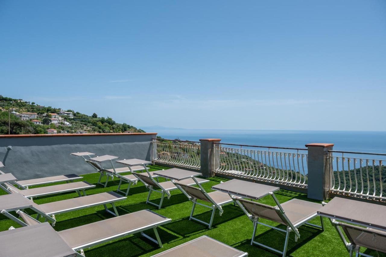 Hotel Montana SantʼAgata sui Due Golfi Екстериор снимка