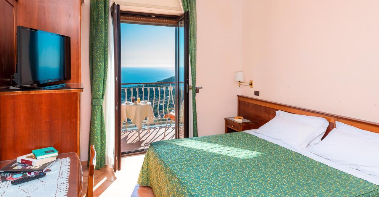 Hotel Montana SantʼAgata sui Due Golfi Екстериор снимка