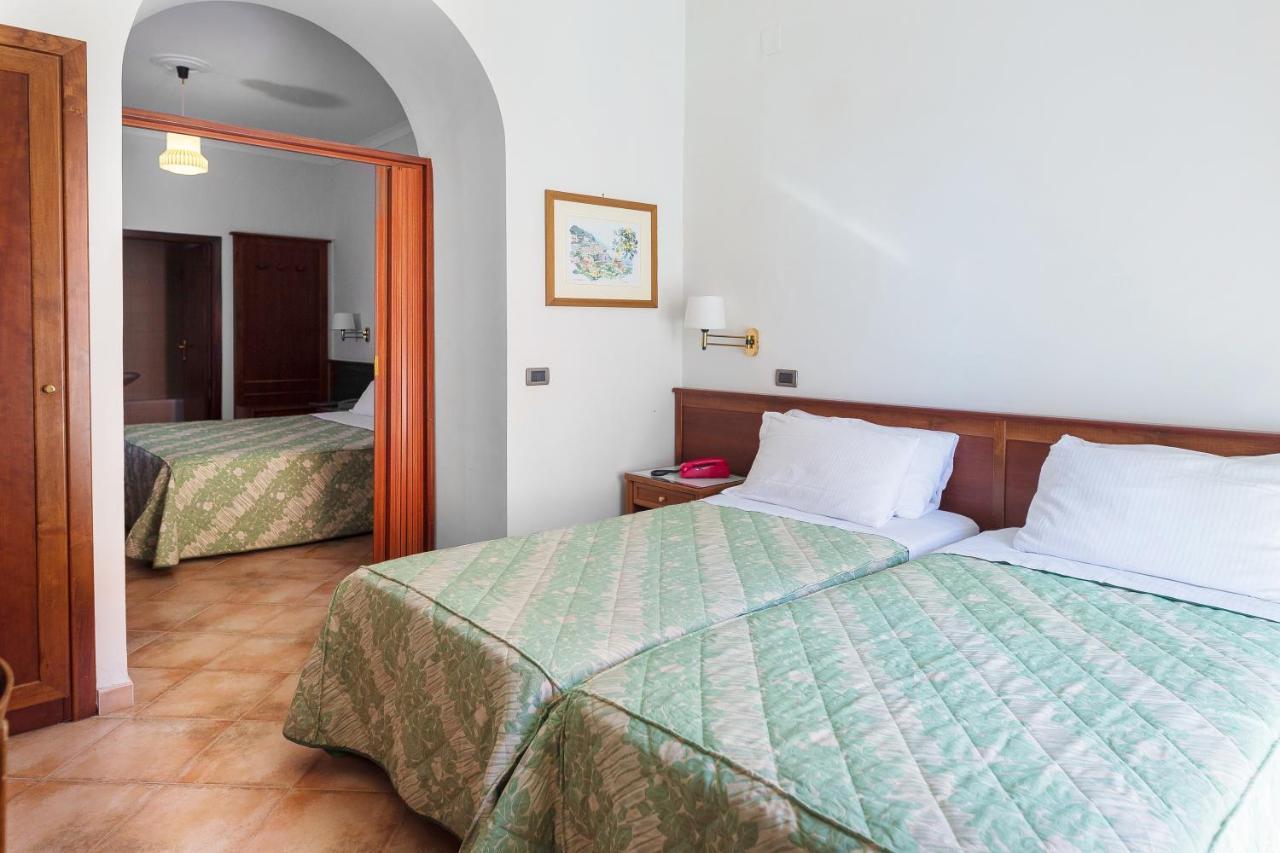 Hotel Montana SantʼAgata sui Due Golfi Екстериор снимка
