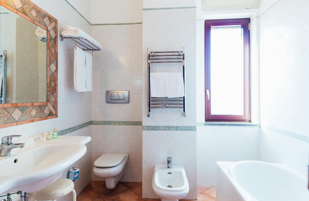 Hotel Montana SantʼAgata sui Due Golfi Екстериор снимка