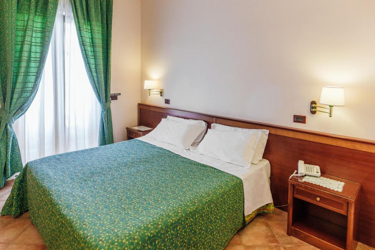 Hotel Montana SantʼAgata sui Due Golfi Екстериор снимка